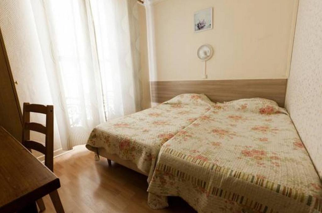 Bervic Montmartre Hotel Paris Room photo